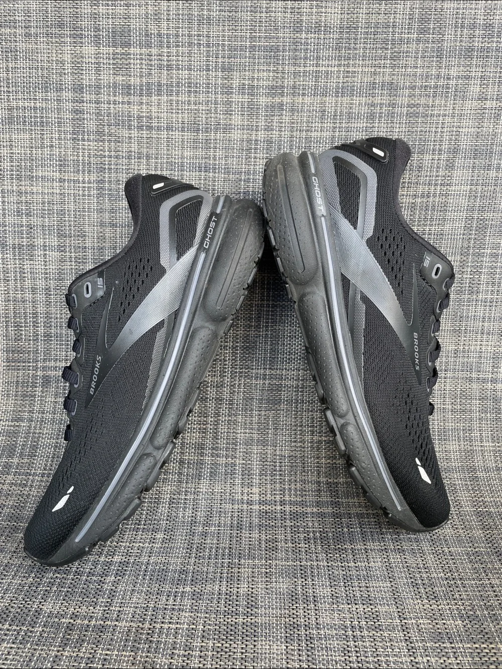 Brooks Women's Ghost 15 GTX Black Running Shoes Athletic Trainers size 6